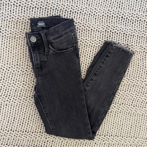 Old Navy High-Waisted Rockstar 360° Stretch Ripped Jeggings Size 7 - Picture 7 of 7